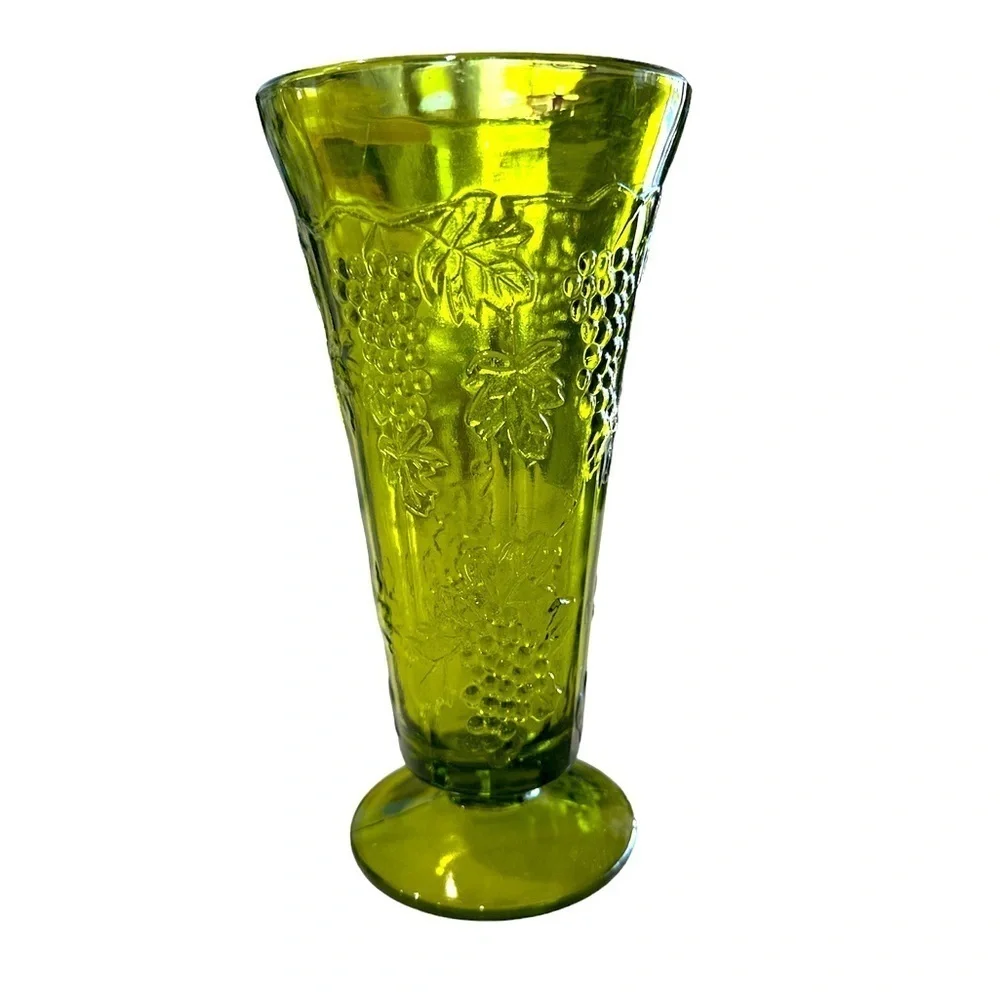 Glass Vase Indiana Glass Emerald Green Harvest Grape 10” Tall Vintage